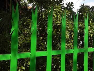 Green palisade fencing with 7 spikes for high security.